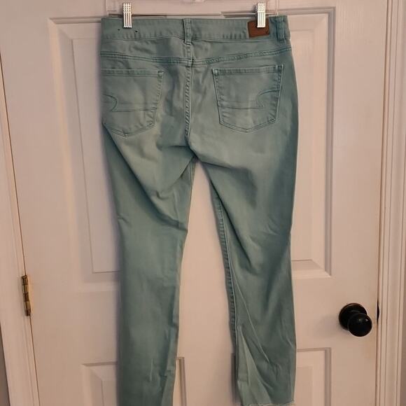 American Eagle Light Wash Jeans, 8 - Picture 6 of 9